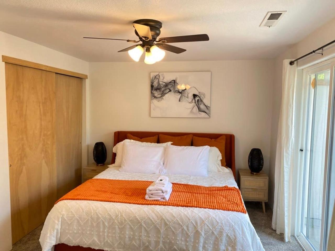 Hot Tub! King Bed-Firepitt-Near Airport& Freeway Villa Medford Exterior foto