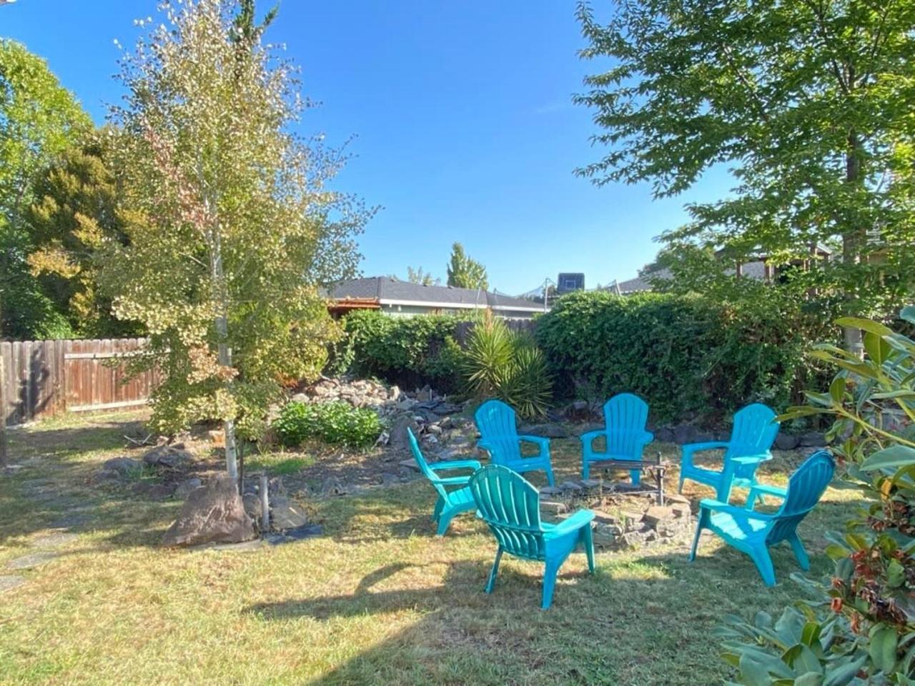 Hot Tub! King Bed-Firepitt-Near Airport& Freeway Villa Medford Exterior foto