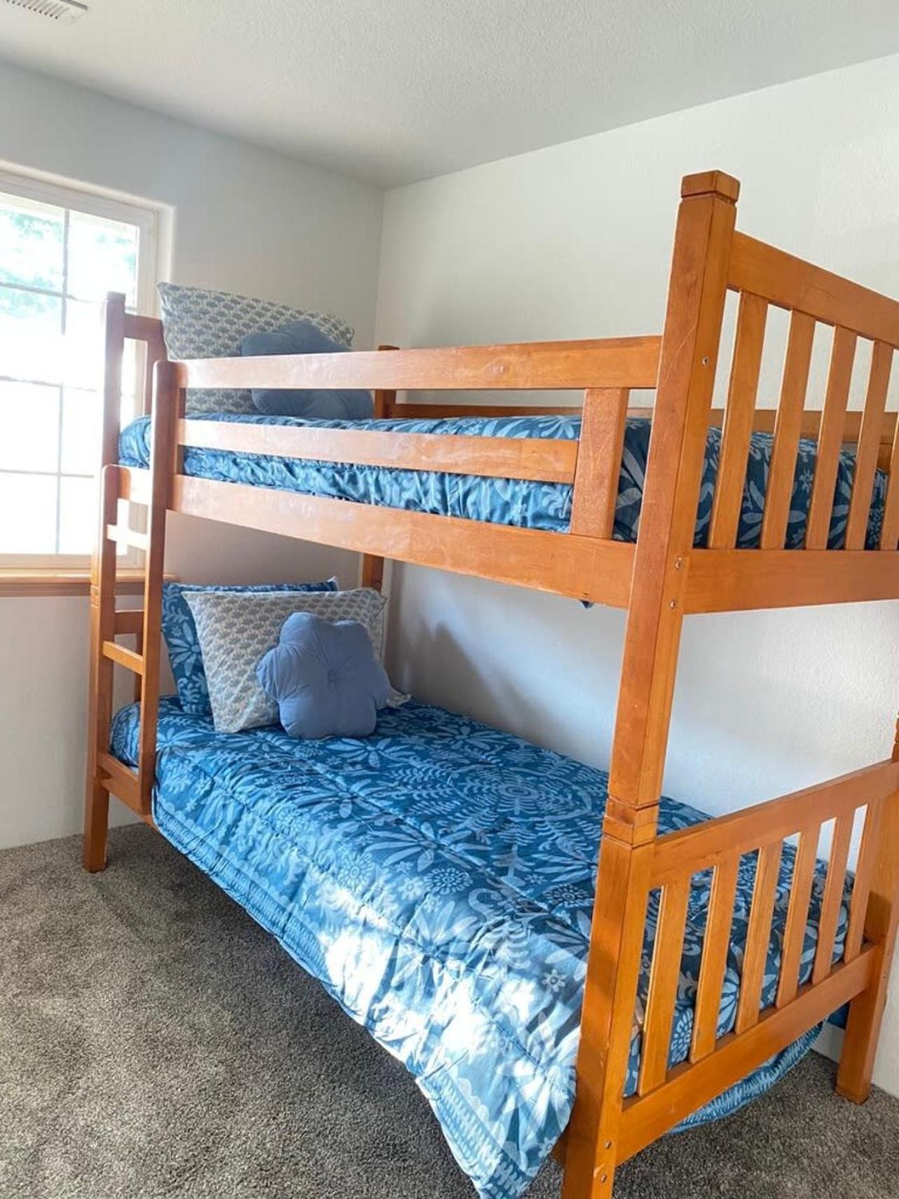 Hot Tub! King Bed-Firepitt-Near Airport& Freeway Villa Medford Exterior foto