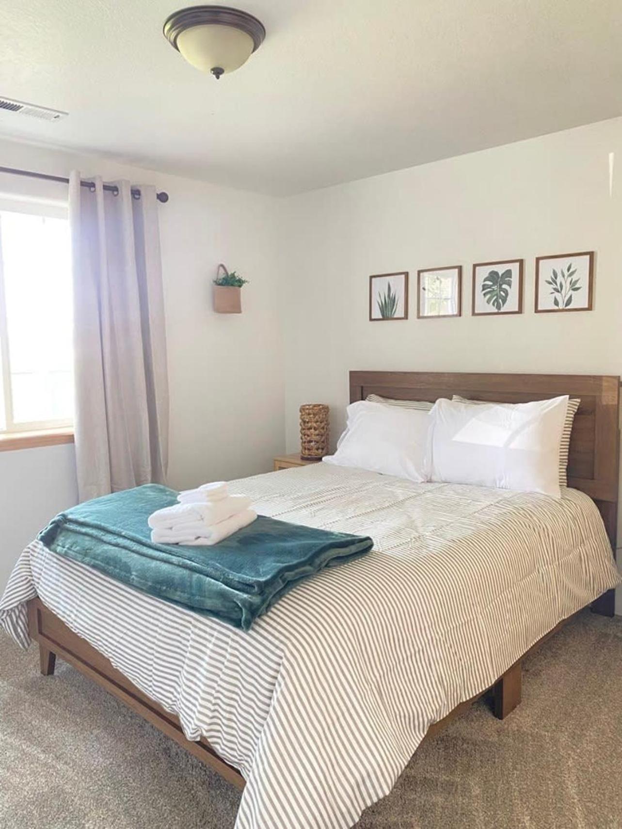 Hot Tub! King Bed-Firepitt-Near Airport& Freeway Villa Medford Exterior foto