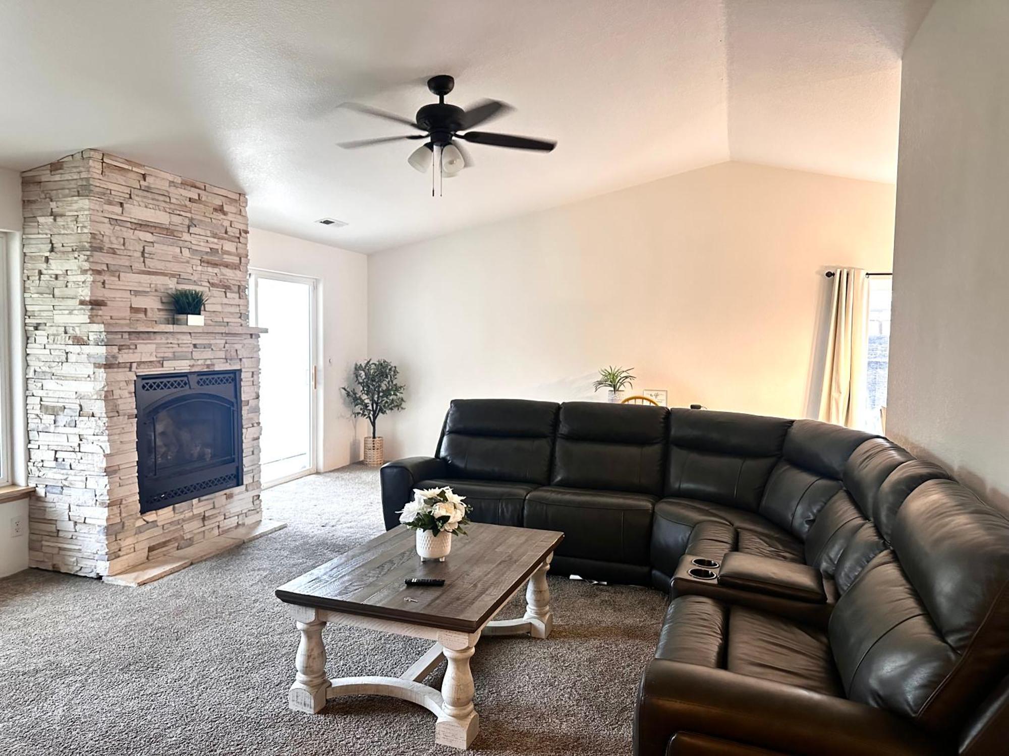 Hot Tub! King Bed-Firepitt-Near Airport& Freeway Villa Medford Exterior foto