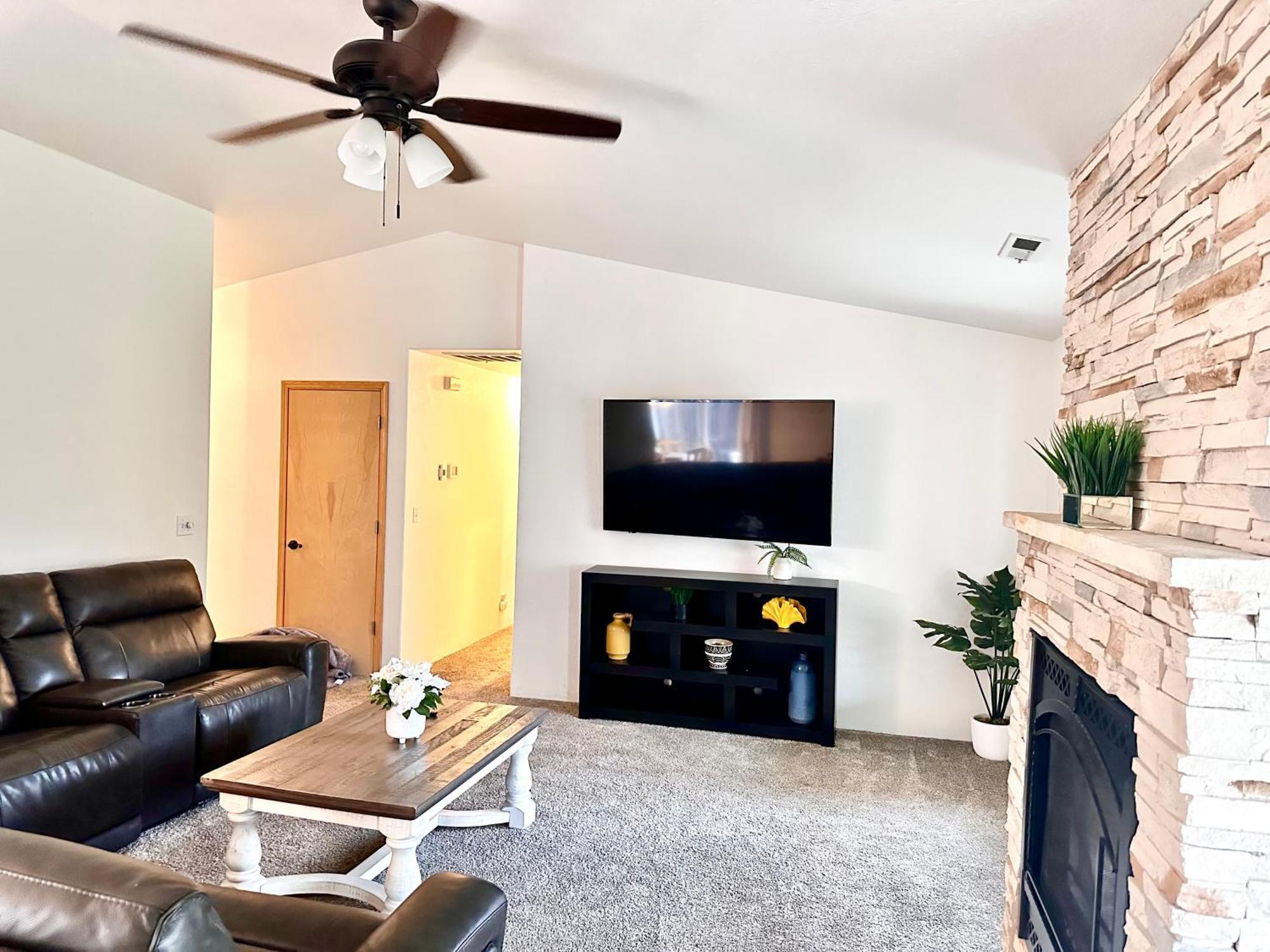 Hot Tub! King Bed-Firepitt-Near Airport& Freeway Villa Medford Exterior foto