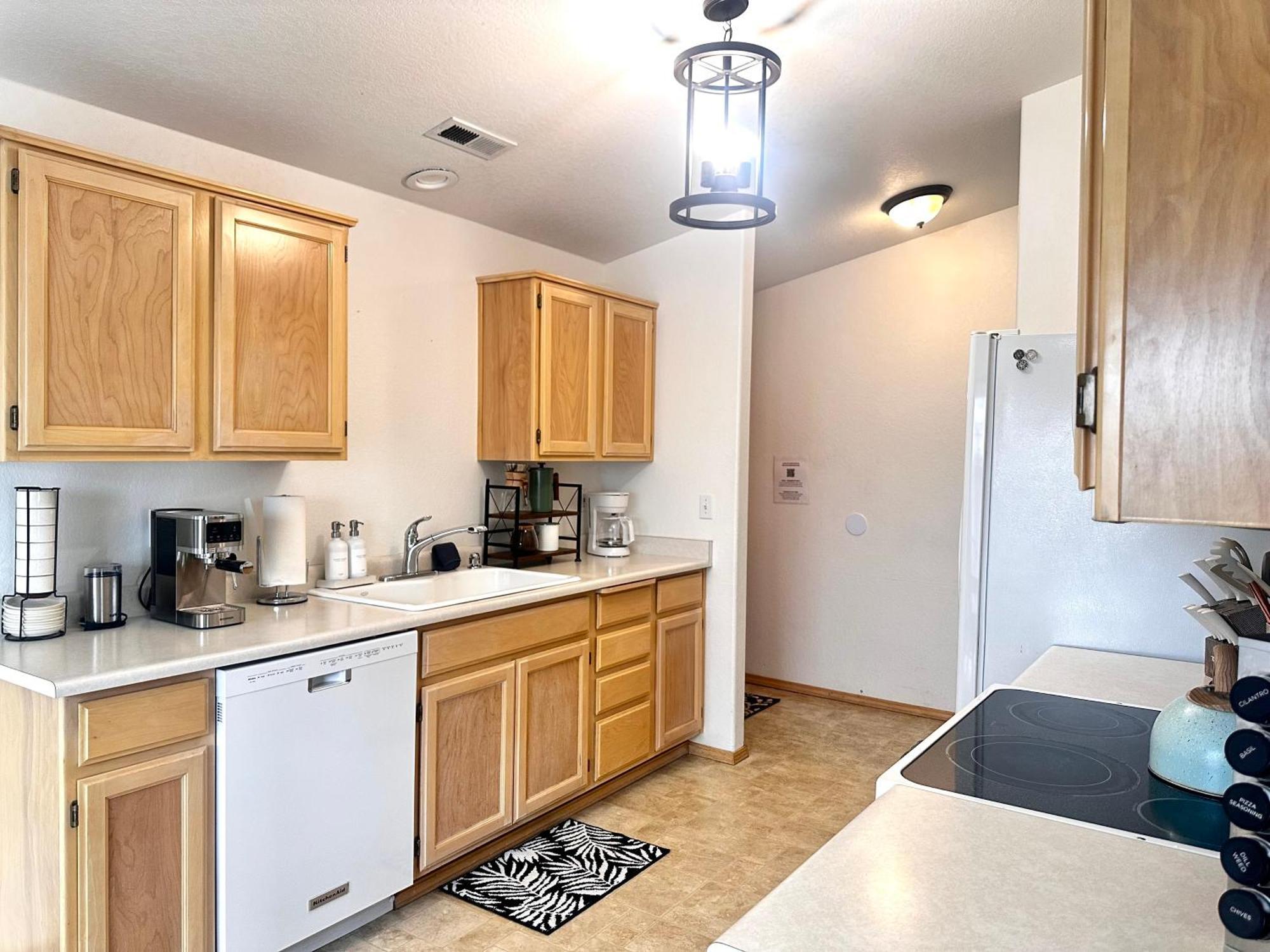 Hot Tub! King Bed-Firepitt-Near Airport& Freeway Villa Medford Exterior foto