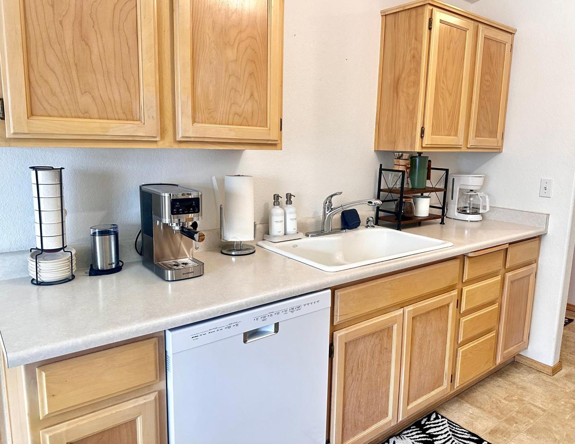 Hot Tub! King Bed-Firepitt-Near Airport& Freeway Villa Medford Exterior foto